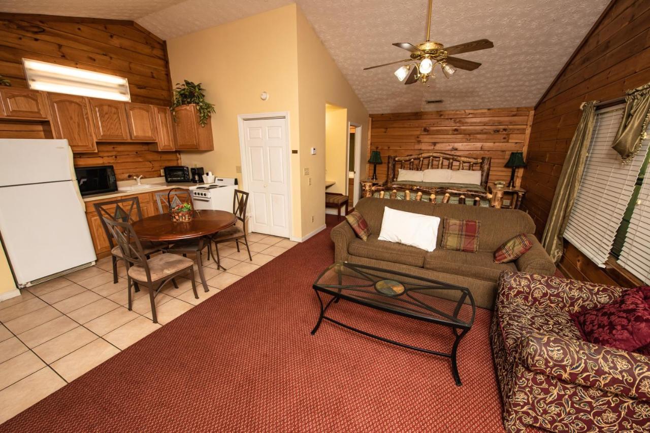 Cabin Close To Parkway Rd With River View Pigeon Forge Exterior foto